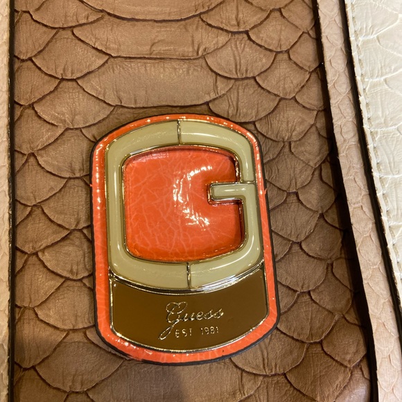 GUESS WHITE BAG WITH ORANGE/TAN TRIM - Picture 4 of 8